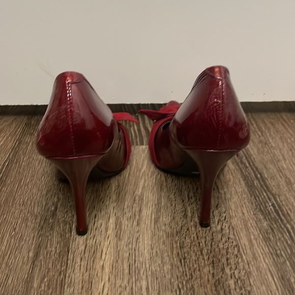 Jessica Simpson Dark Red Heels with Suede Bow - Picture 3 of 3
